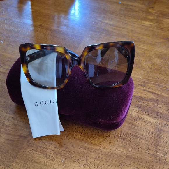 Gucci Accessories - Like New.Gucci Tortoise Shell Sunglasses